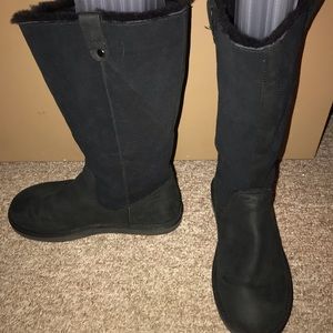 BLK SIZE 11 GENUINE UGG BOOTS! WORN TWICE!